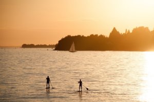 Caiaque e stand up paddle em Bombinhas (Foto: Banco de Imagens Pixabay)